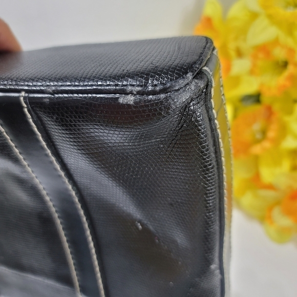 Elegant Lancel Black Leather Shoulder Bag - Picture 11 of 16